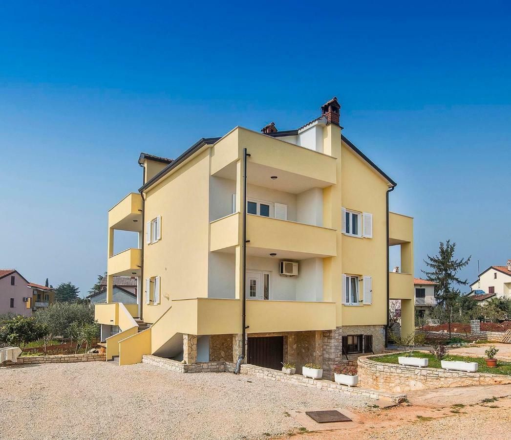Apartments Goltes Lovrečica Exteriör bild